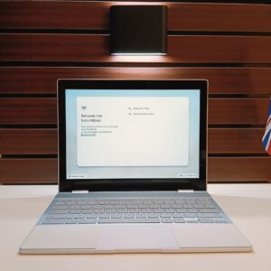 Google Pixel Chromebook – 13 inch – loud Storage – Ultra Slim – Silver Color – Super Fast – Intel